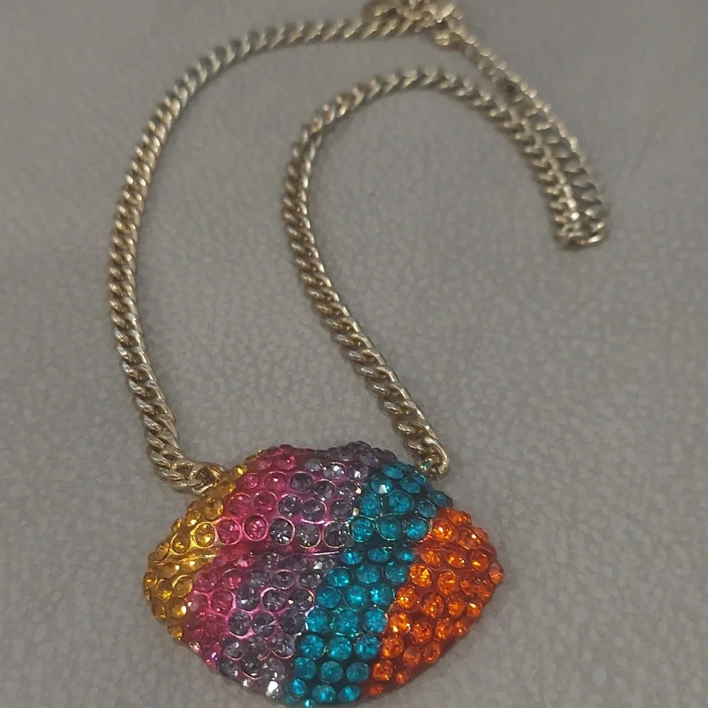 Betsey Johnson RAINBOW LIPS NECKLACE - Picture 4 of 8